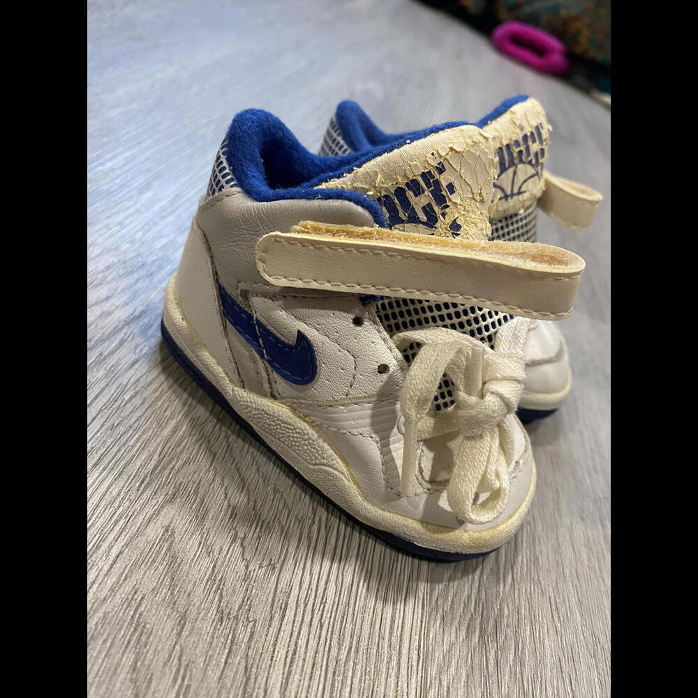 Vintage 1980s Infant 2.5c NIKE High-Top Sneakers White & Blue Style #900608IF